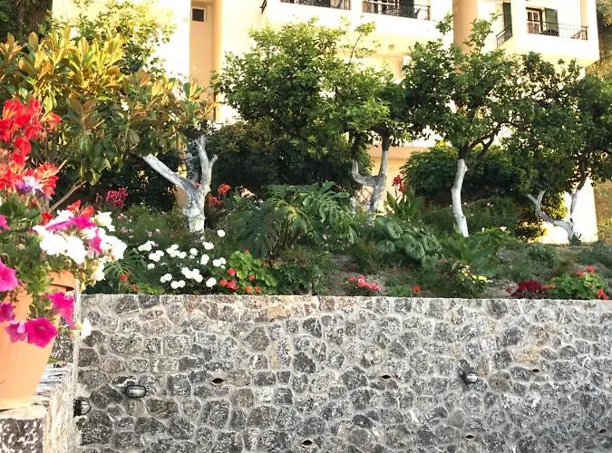 Akrogiali Pensionat Mpoukaris